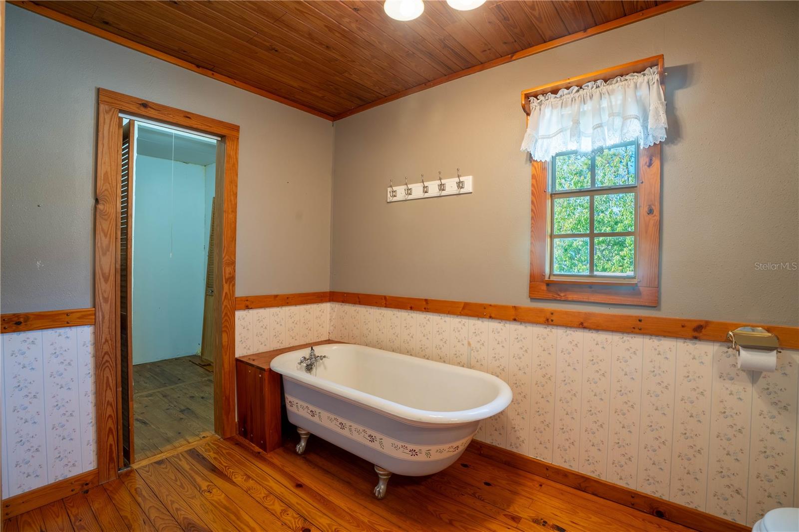 Image 29 of 39 For 2567 Central Avenue