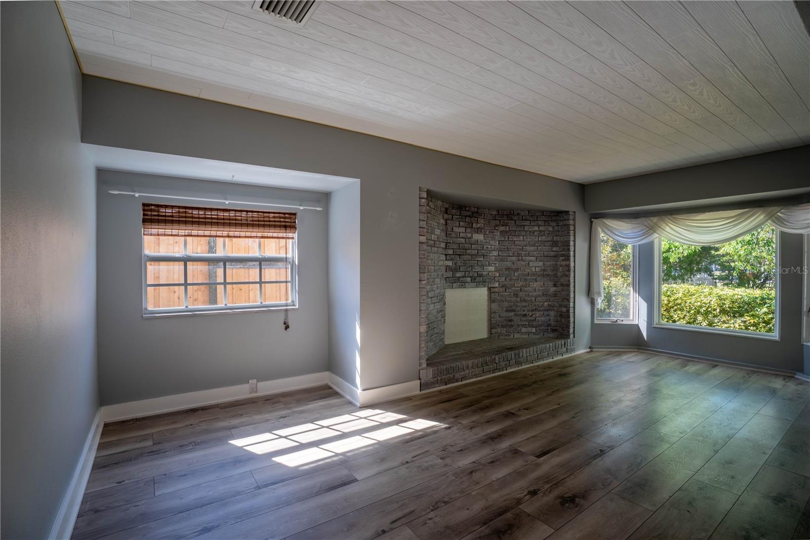 Image 5 of 39 For 2567 Central Avenue