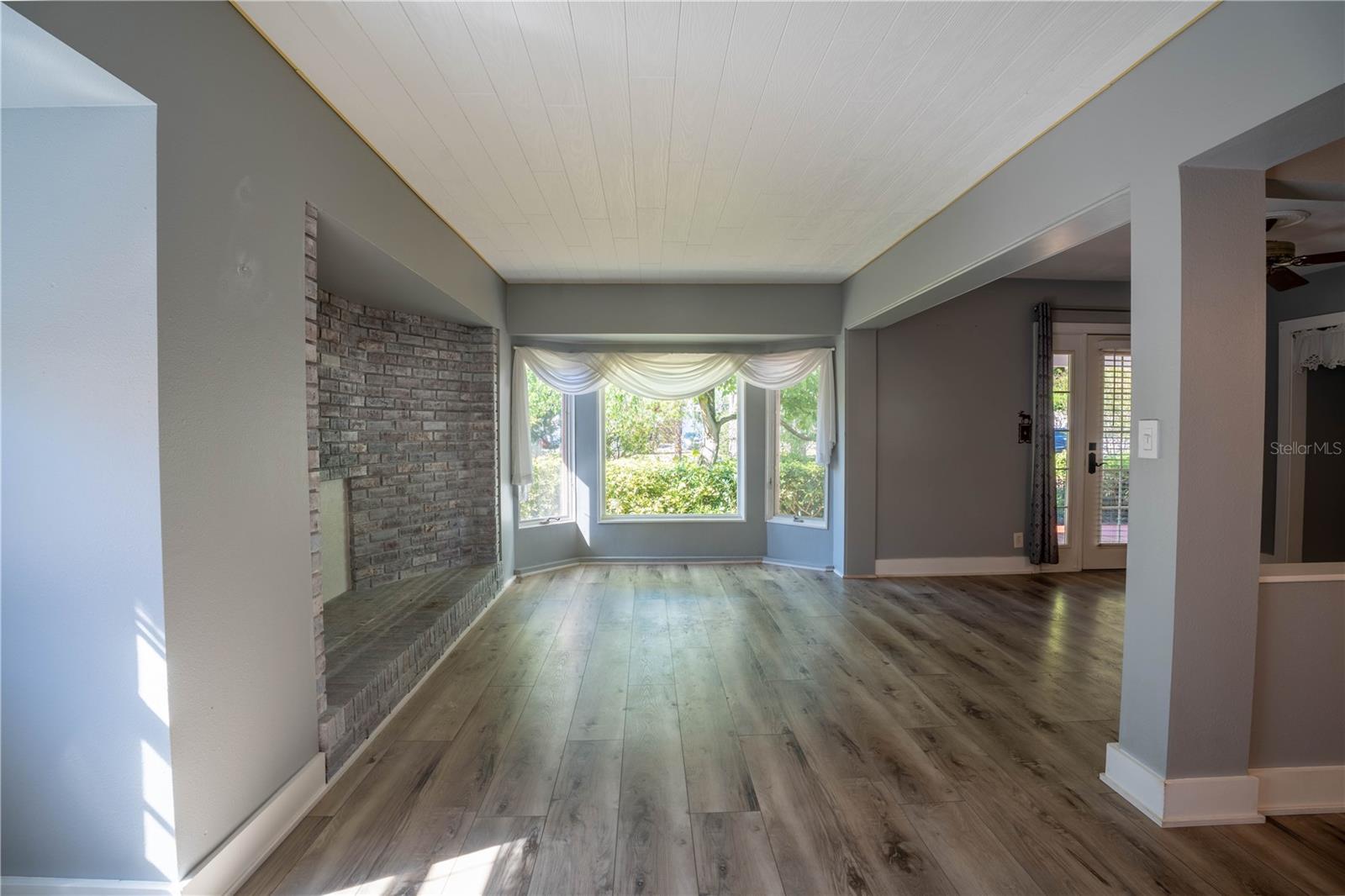 Image 6 of 39 For 2567 Central Avenue