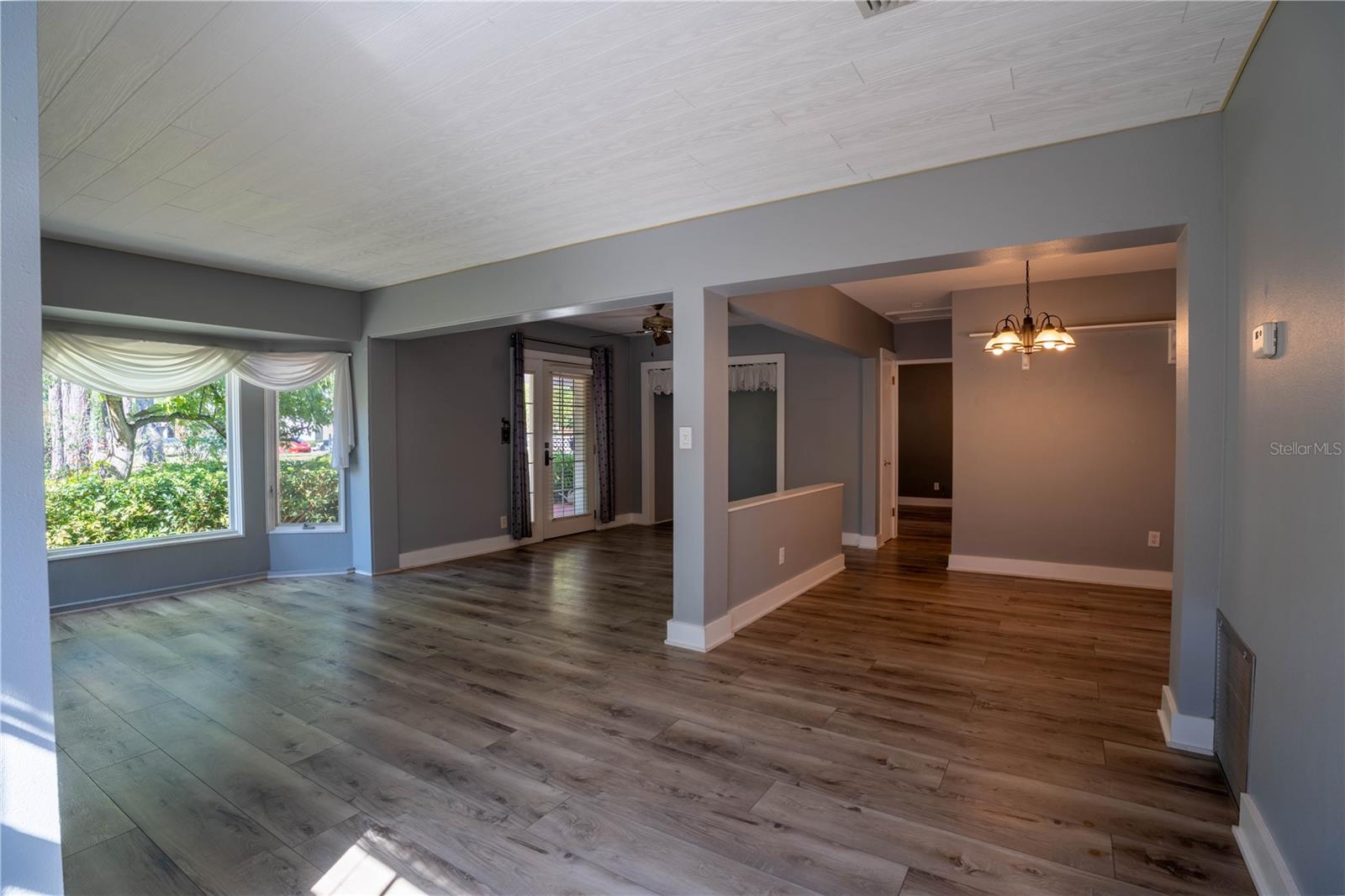 Image 7 of 39 For 2567 Central Avenue