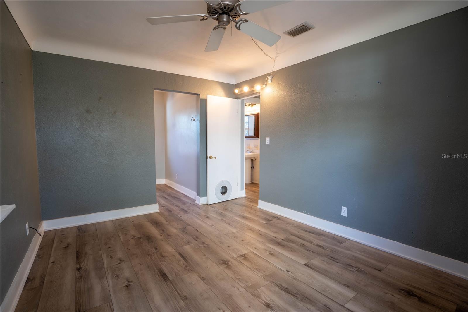 Image 9 of 39 For 2567 Central Avenue