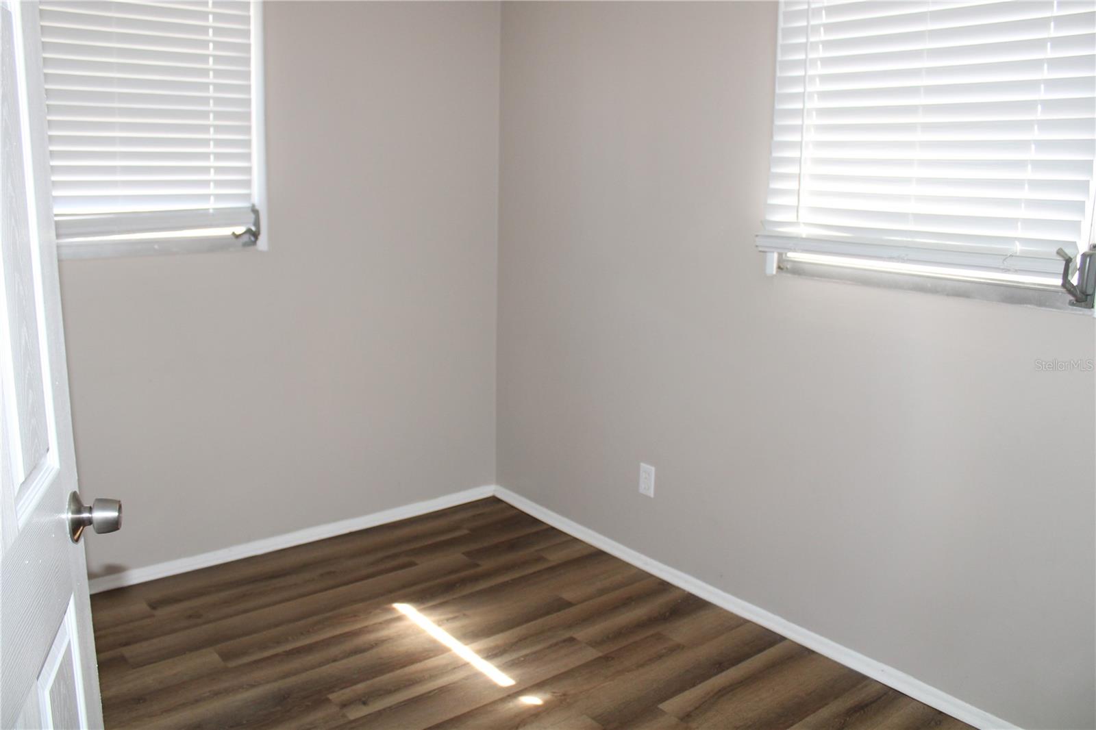 Image 12 of 19 For 10512 121st Avenue