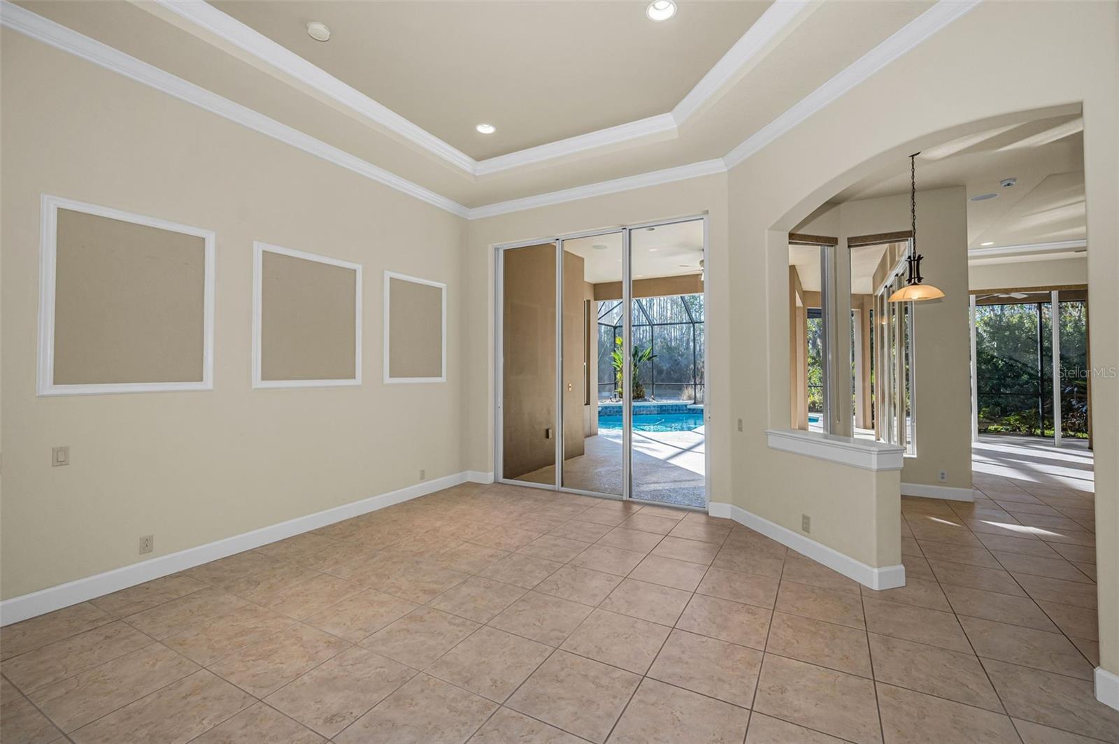 Listing photo id 9 for 3305 Sheehan Drive