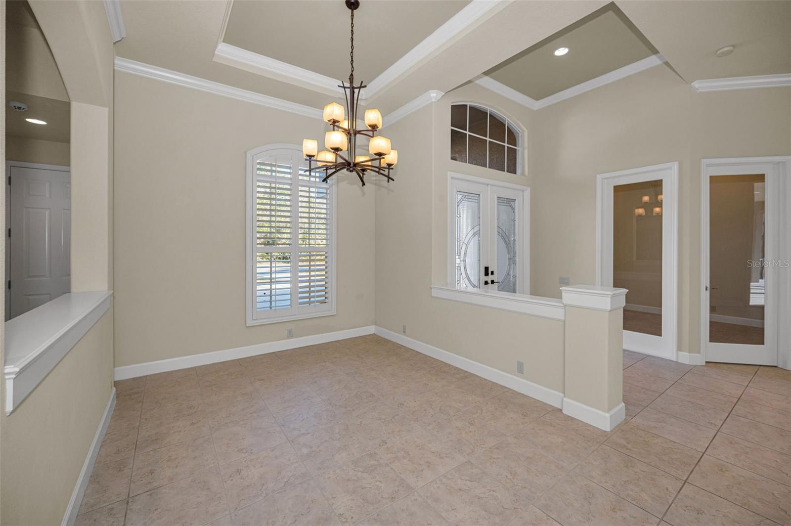 Listing photo id 10 for 3305 Sheehan Drive