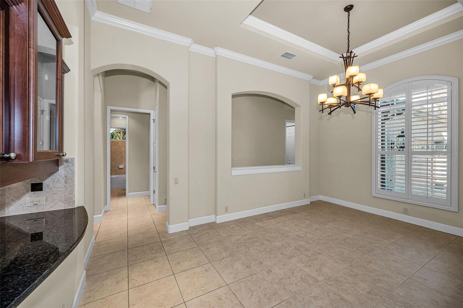 Listing photo id 11 for 3305 Sheehan Drive