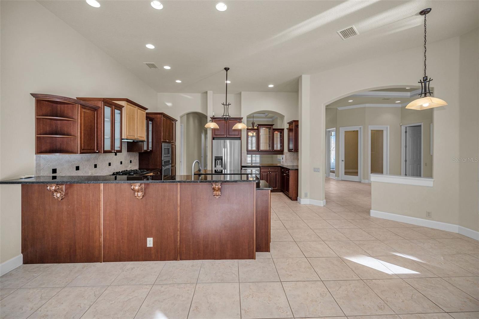 Listing photo id 12 for 3305 Sheehan Drive