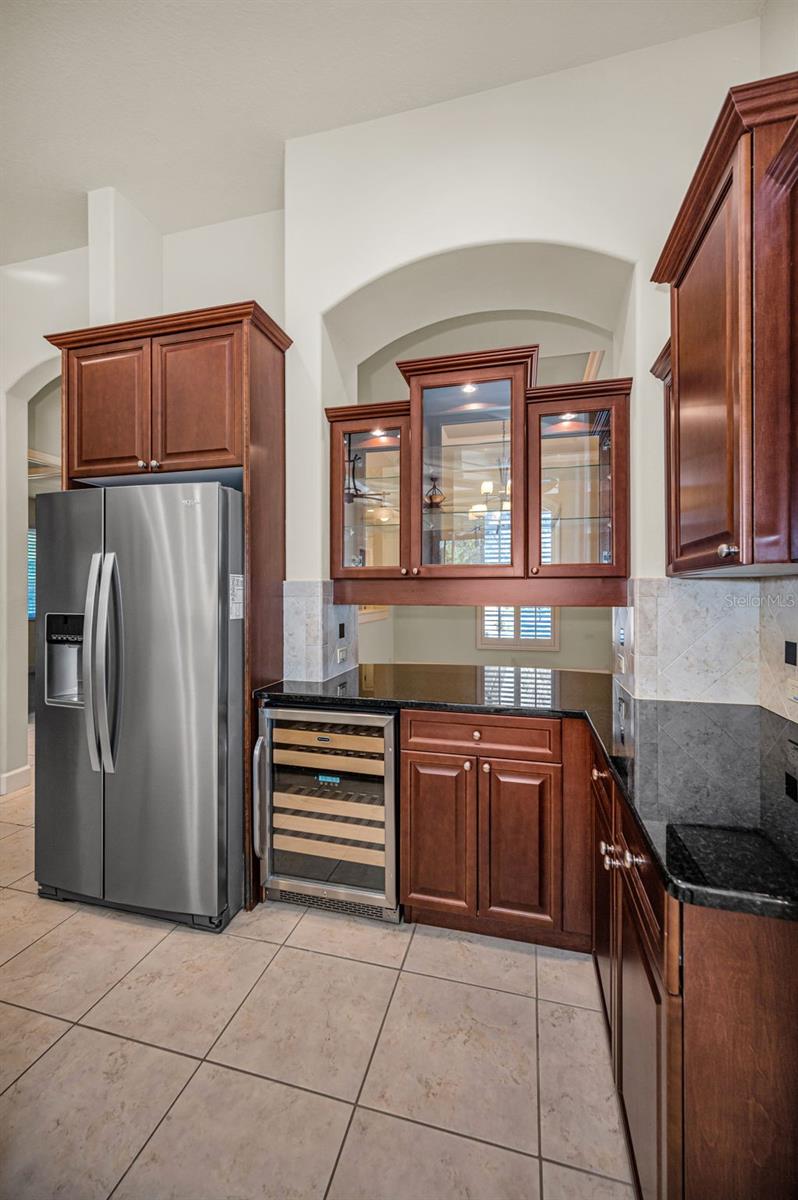 Listing photo id 13 for 3305 Sheehan Drive