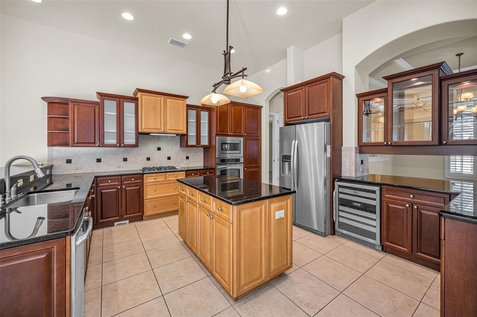 Listing photo id 15 for 3305 Sheehan Drive