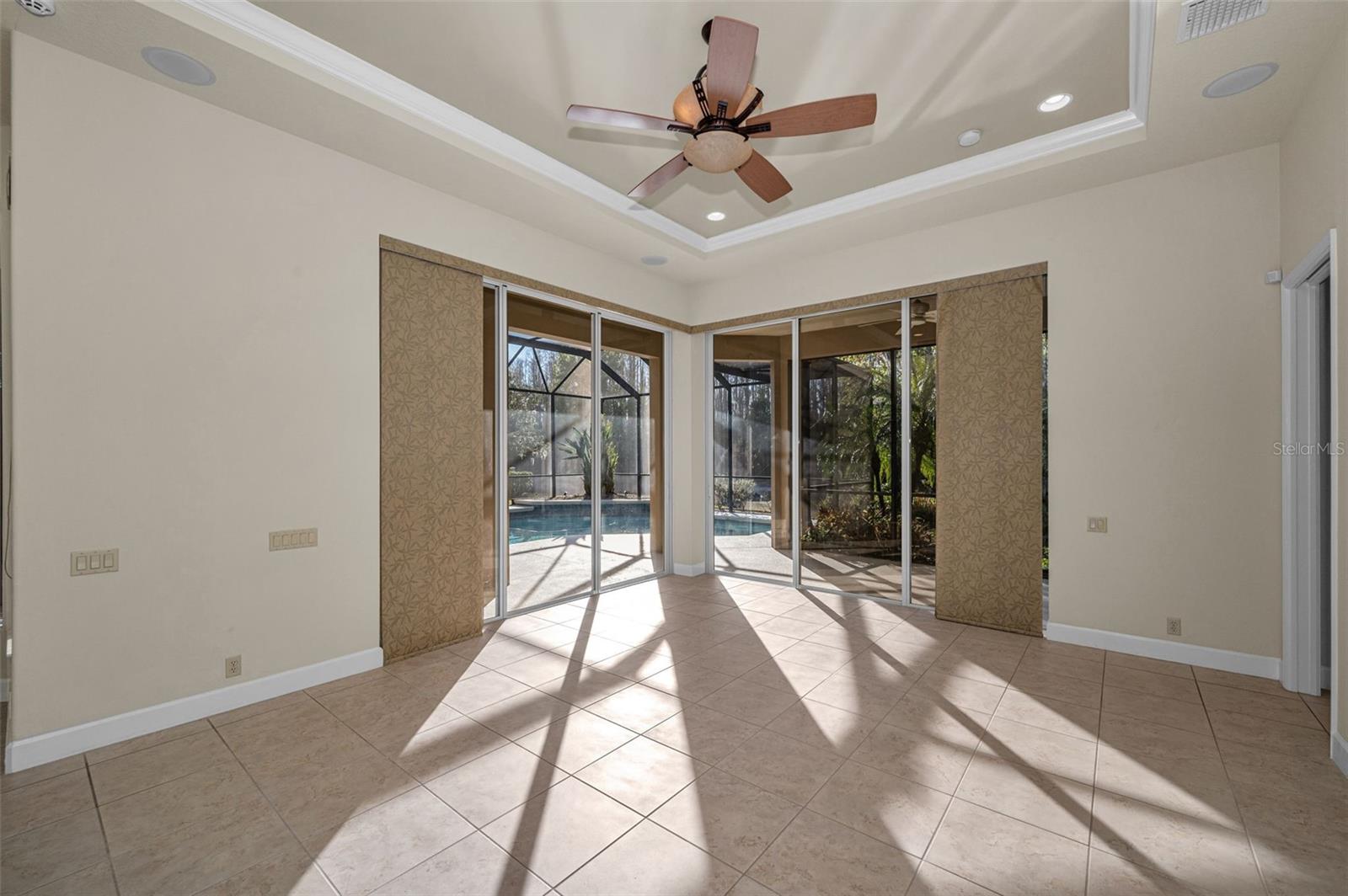 Listing photo id 22 for 3305 Sheehan Drive