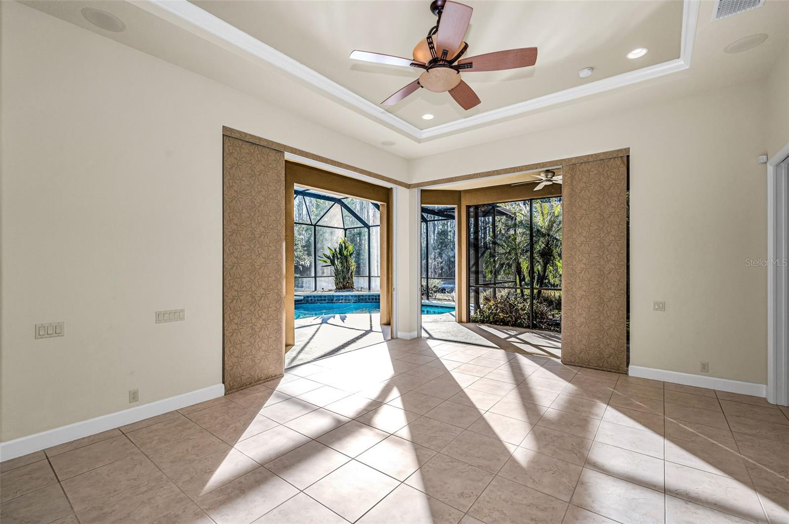 Listing photo id 23 for 3305 Sheehan Drive