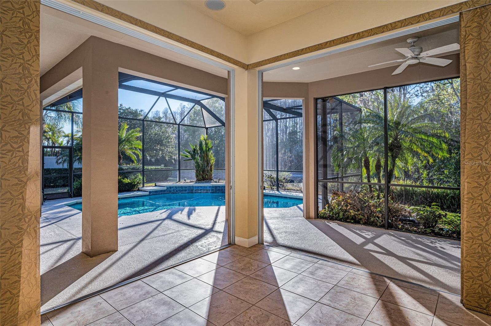 Listing photo id 24 for 3305 Sheehan Drive