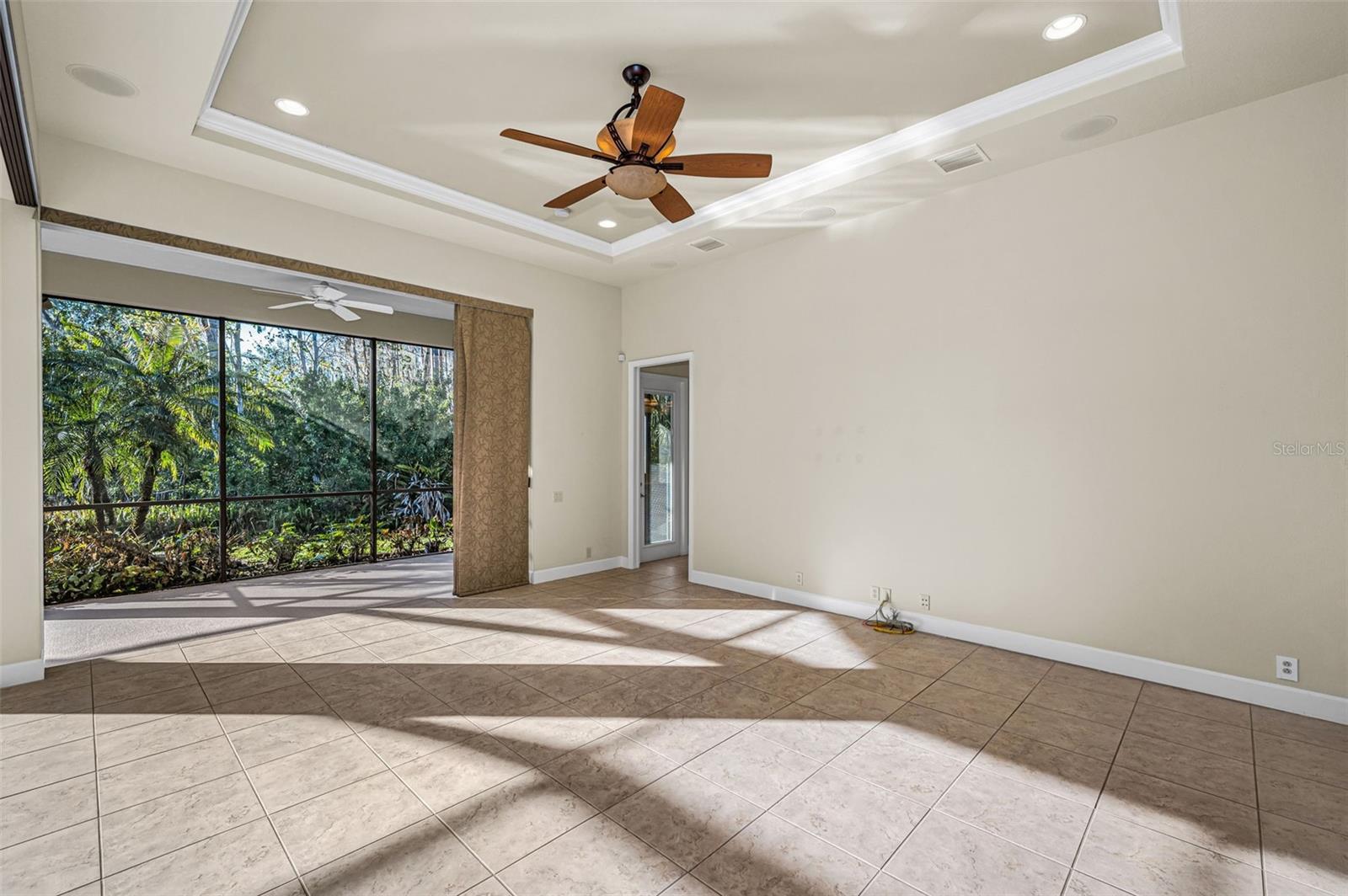 Listing photo id 26 for 3305 Sheehan Drive