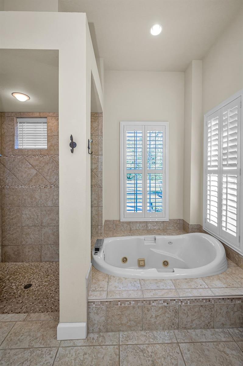 Listing photo id 33 for 3305 Sheehan Drive