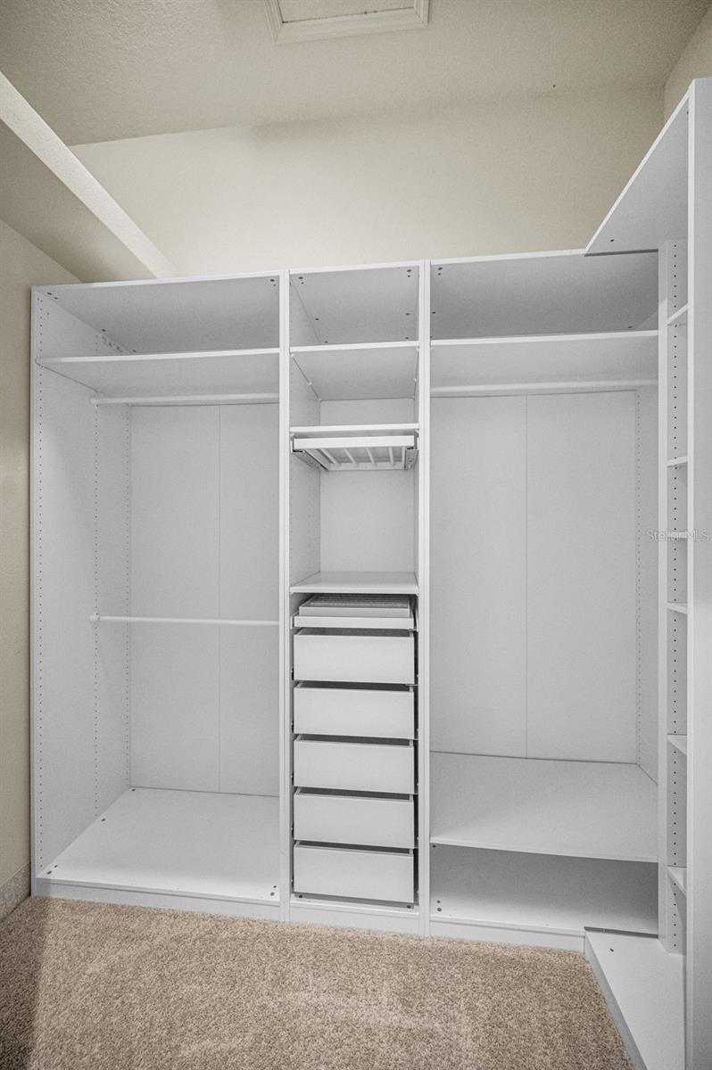 Listing photo id 35 for 3305 Sheehan Drive