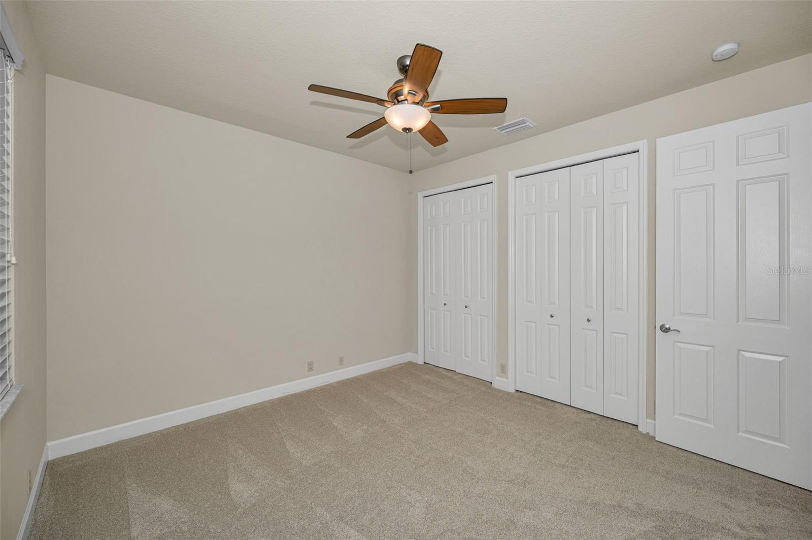 Listing photo id 38 for 3305 Sheehan Drive