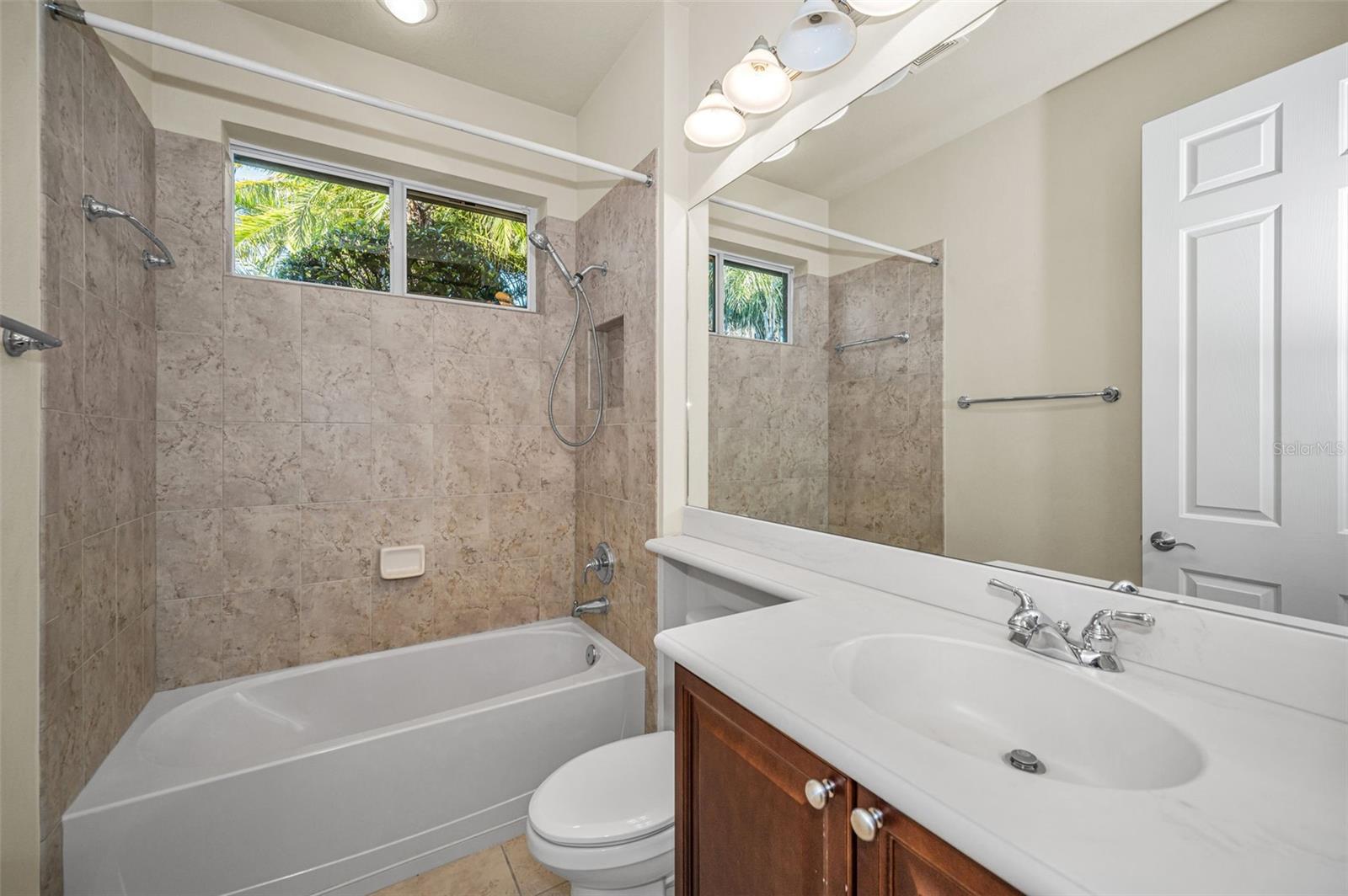 Listing photo id 39 for 3305 Sheehan Drive