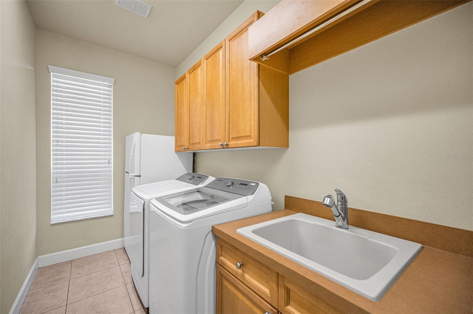 Listing photo id 40 for 3305 Sheehan Drive