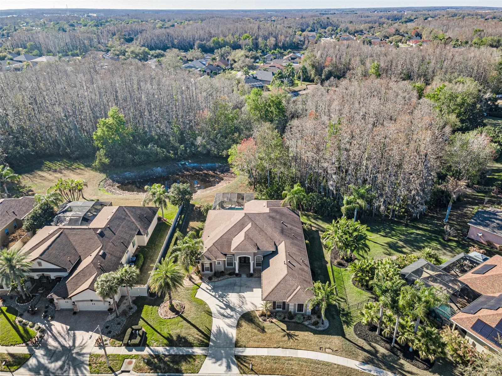 Listing photo id 3 for 3305 Sheehan Drive