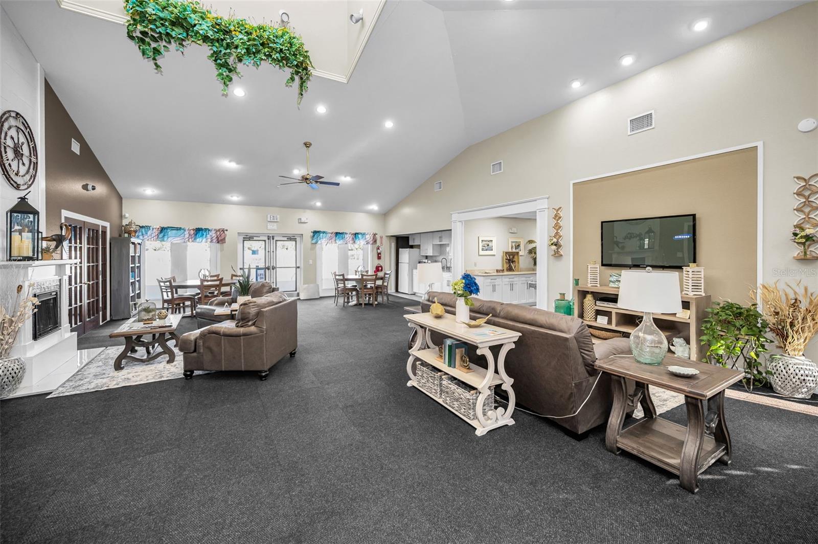 Listing photo id 65 for 3305 Sheehan Drive