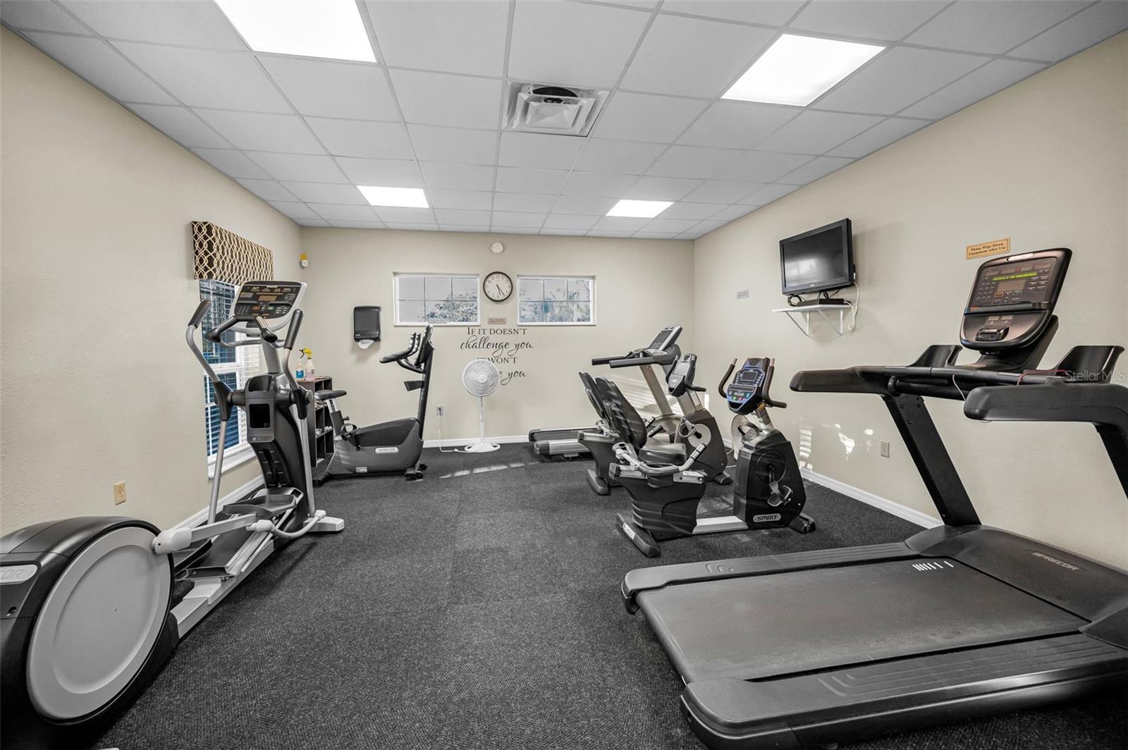 Listing photo id 68 for 3305 Sheehan Drive