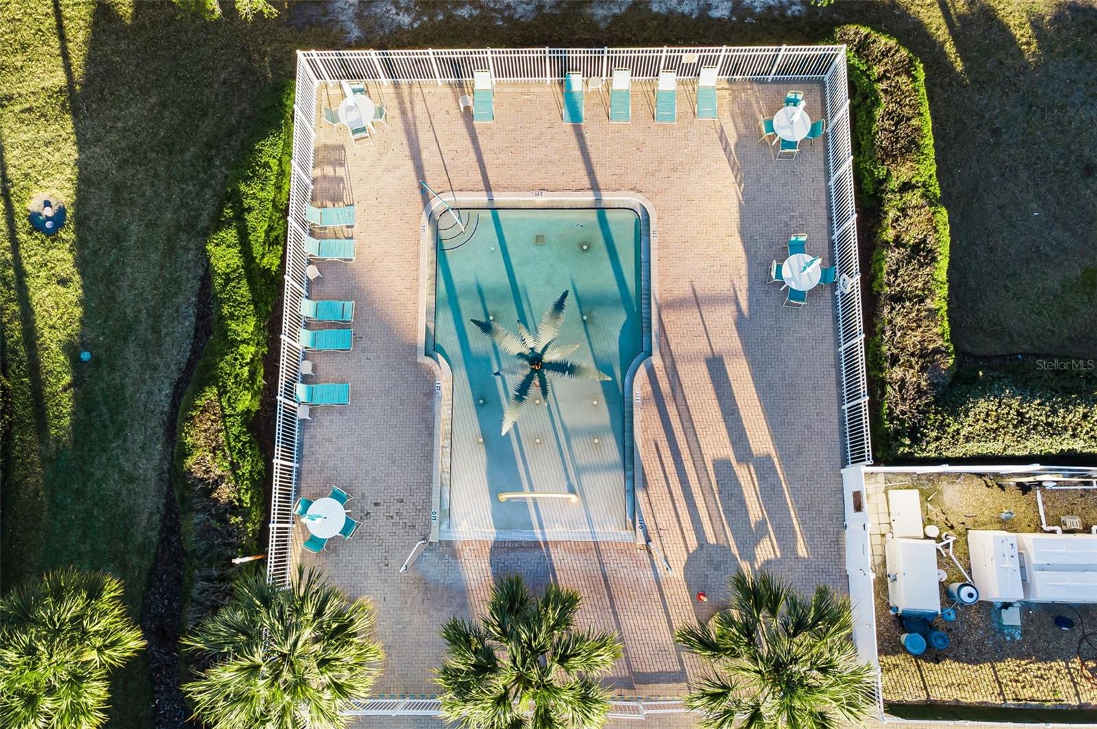 Listing photo id 75 for 3305 Sheehan Drive