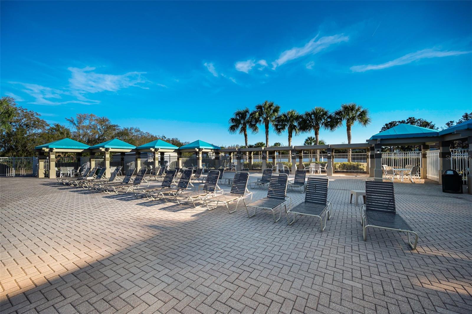 Listing photo id 79 for 3305 Sheehan Drive