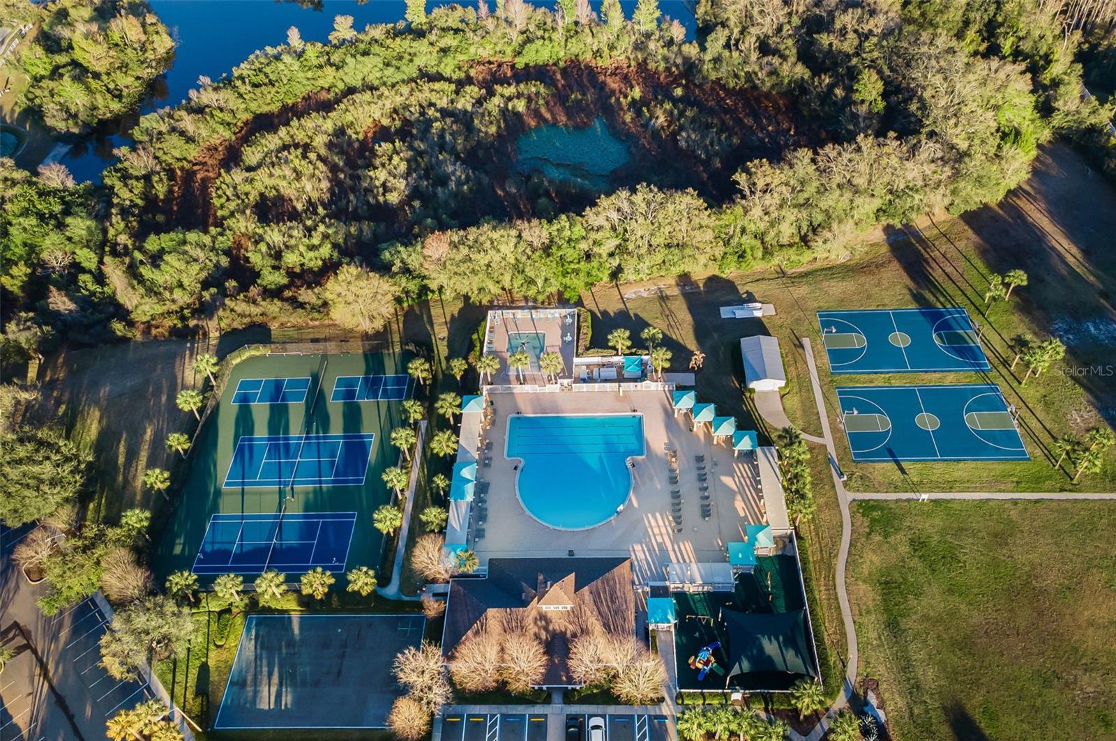 Listing photo id 82 for 3305 Sheehan Drive