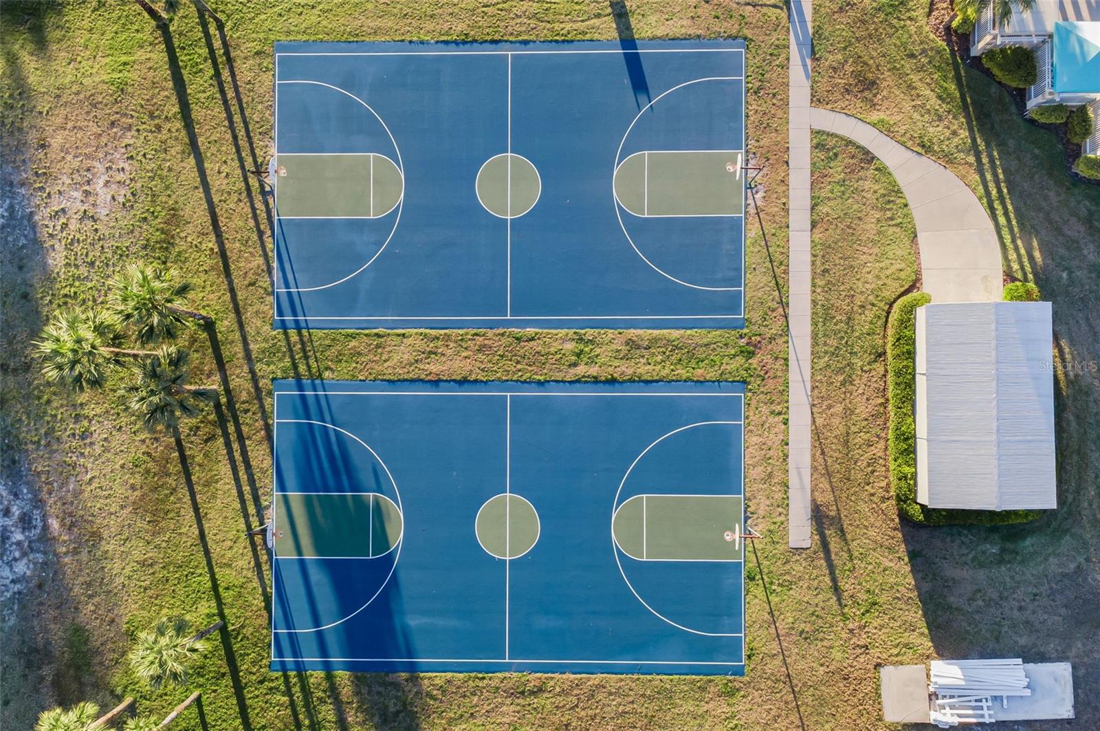 Listing photo id 84 for 3305 Sheehan Drive