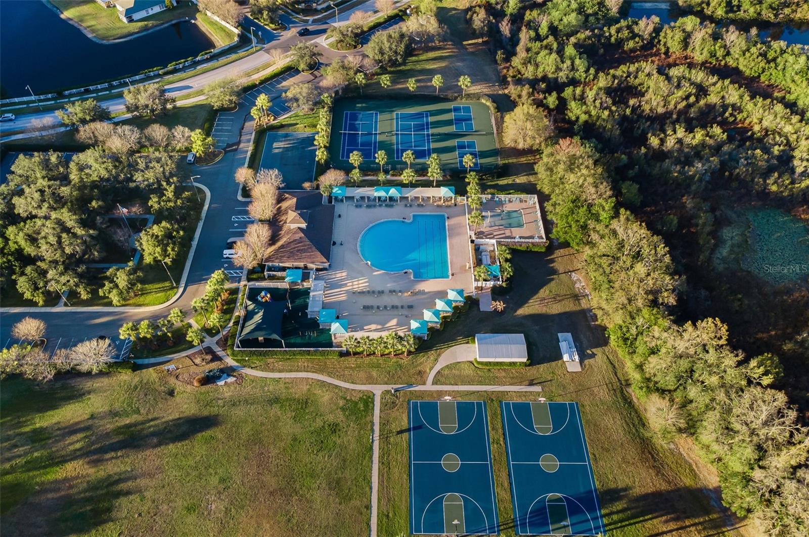 Listing photo id 85 for 3305 Sheehan Drive