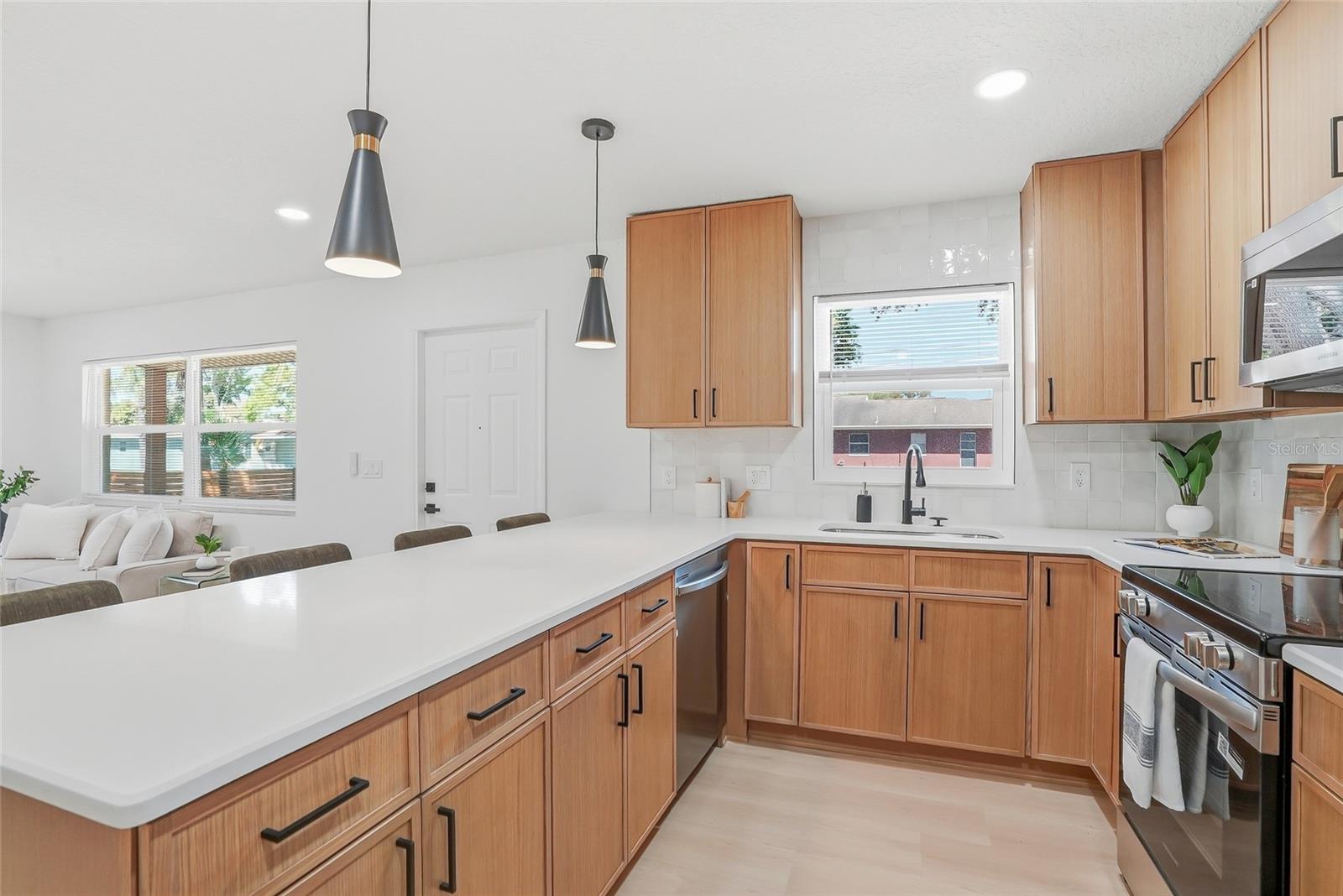 Image 12 of 38 For 1339 35th Street N