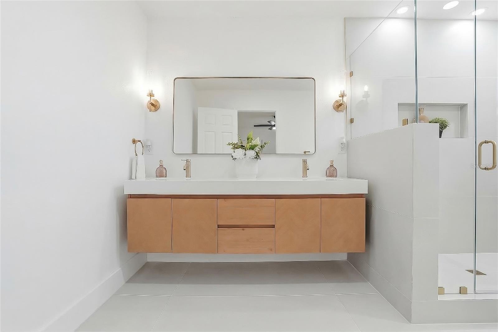 Image 16 of 38 For 1339 35th Street N