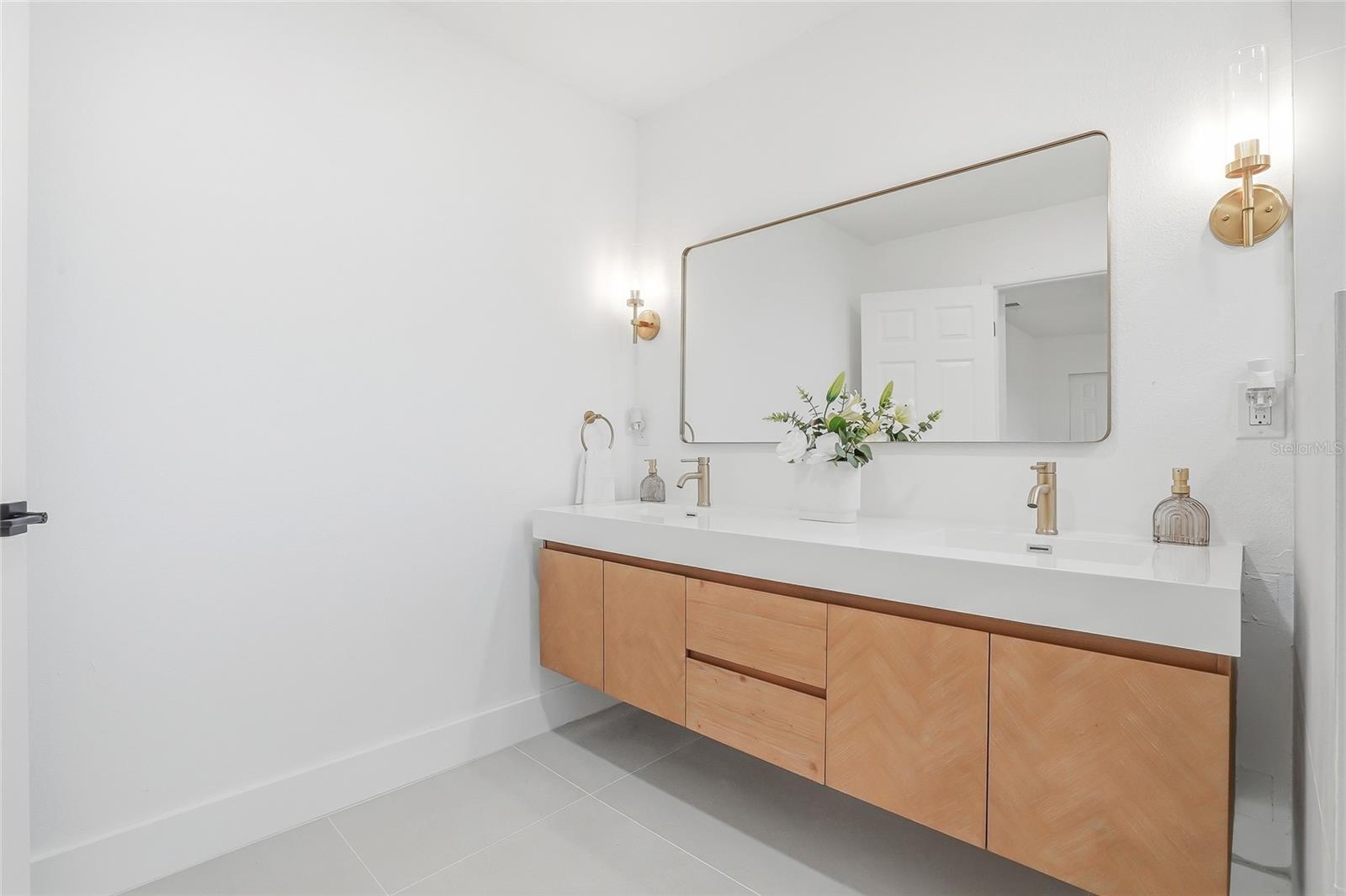 Image 18 of 38 For 1339 35th Street N