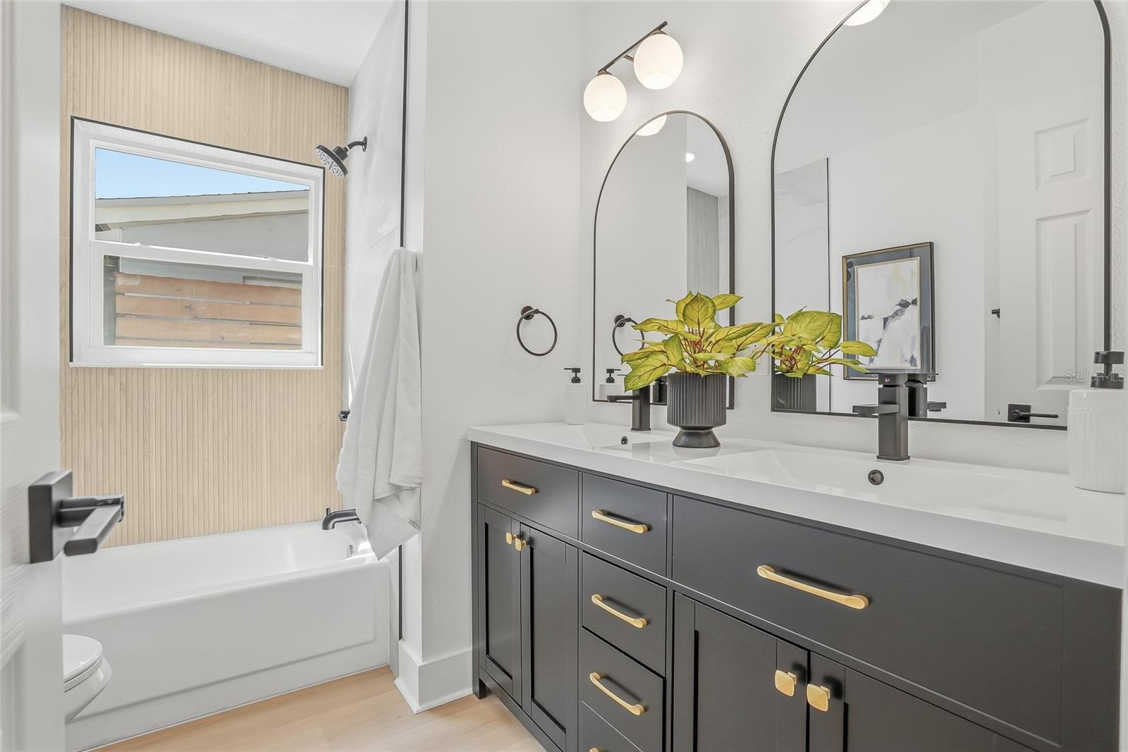 Image 22 of 38 For 1339 35th Street N