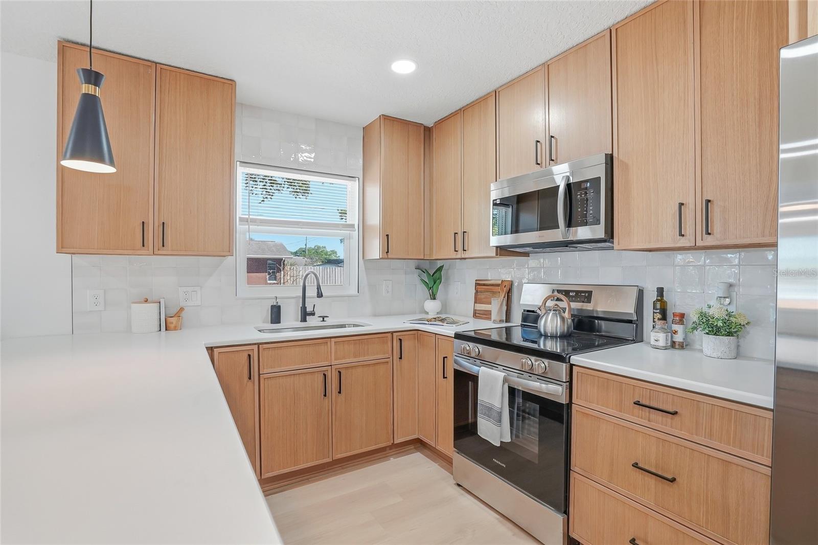 Image 7 of 38 For 1339 35th Street N