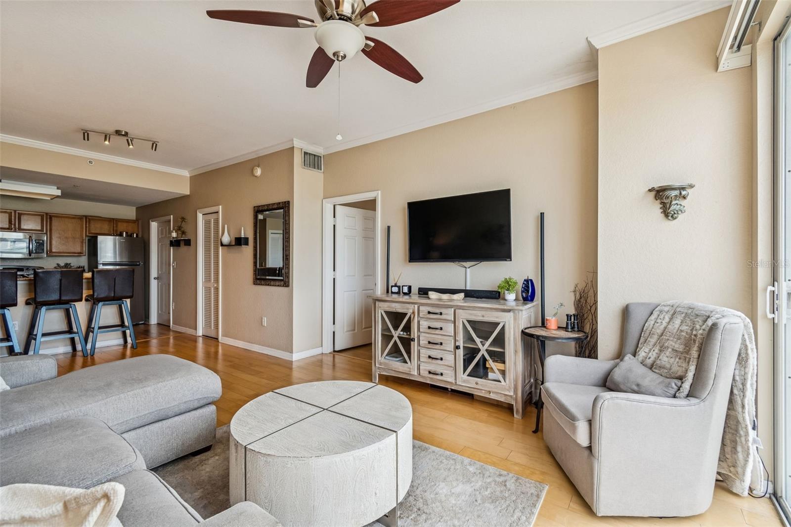 Image 10 of 77 For 700 Harbour Island Boulevard 411