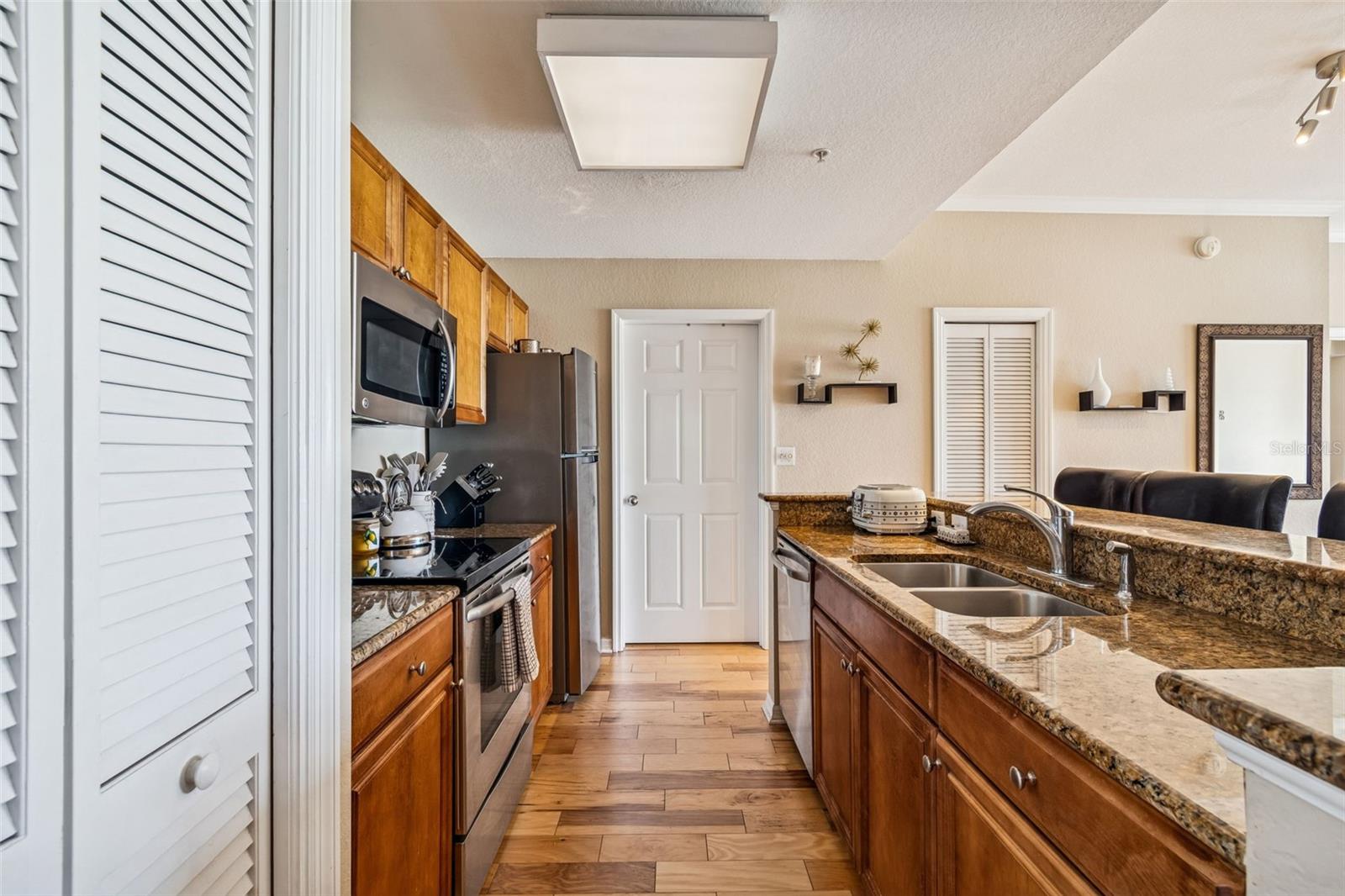 Image 15 of 77 For 700 Harbour Island Boulevard 411