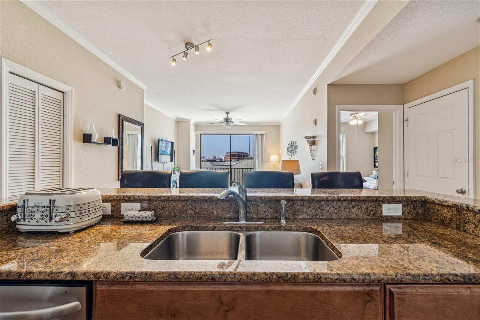 Image 18 of 77 For 700 Harbour Island Boulevard 411