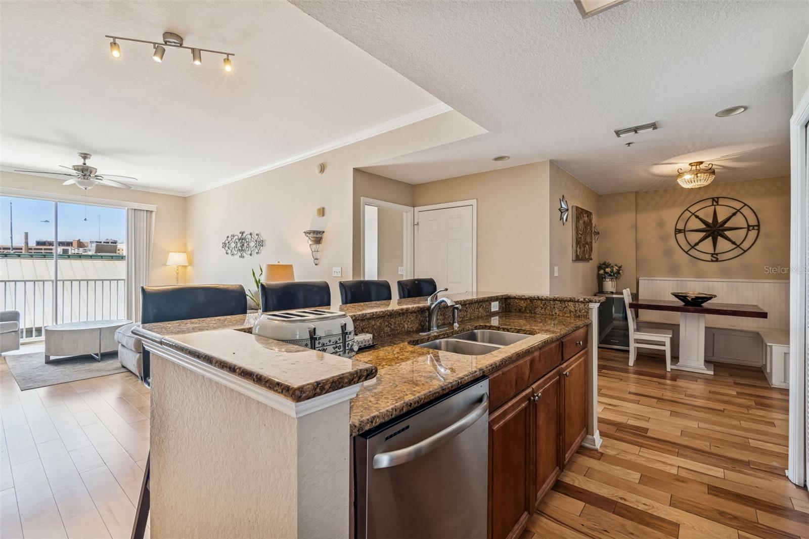 Image 21 of 77 For 700 Harbour Island Boulevard 411