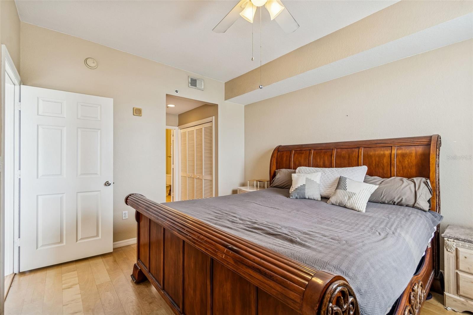 Image 37 of 77 For 700 Harbour Island Boulevard 411