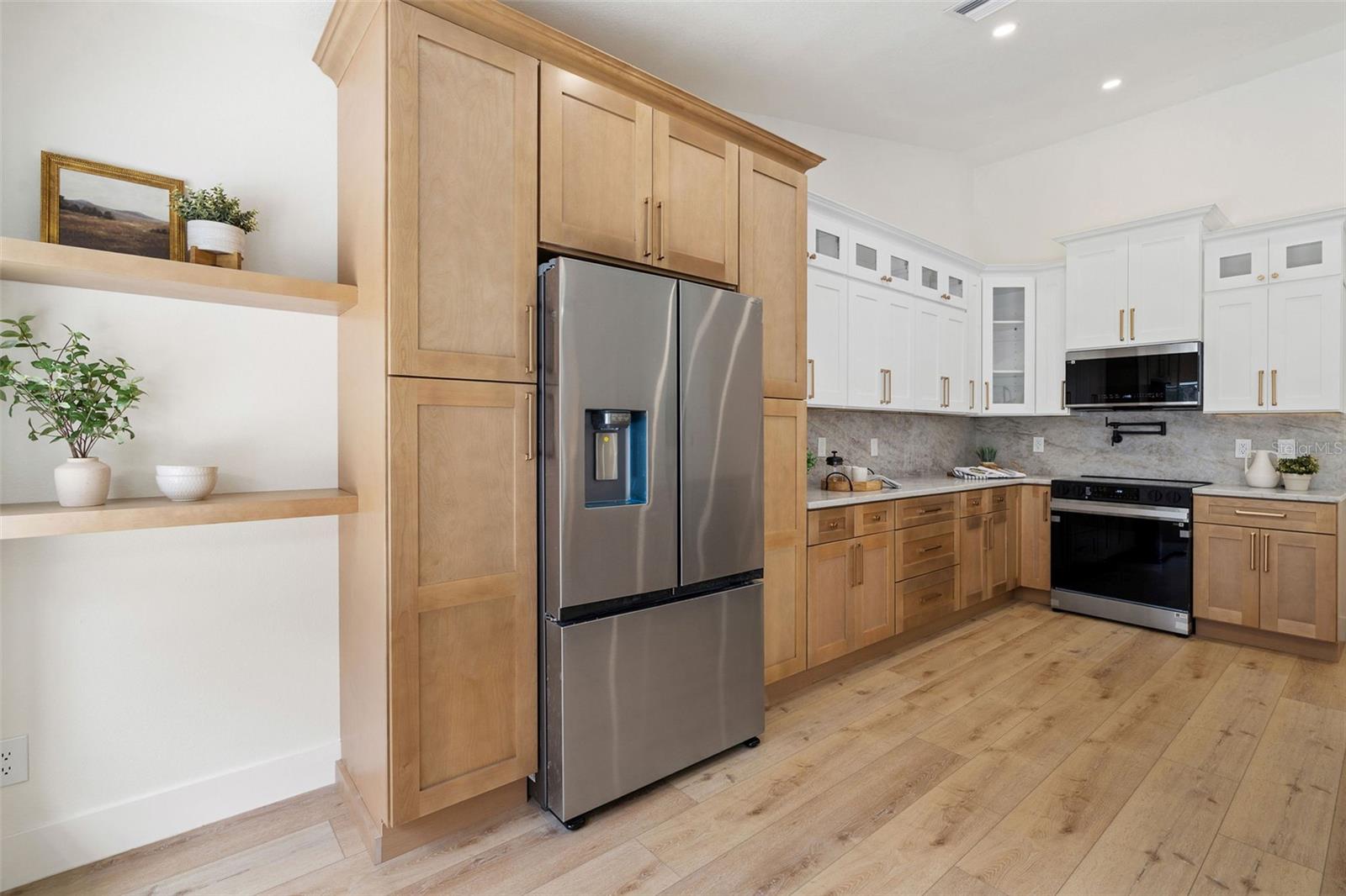 Listing photo id 8 for 346 Carson Lane