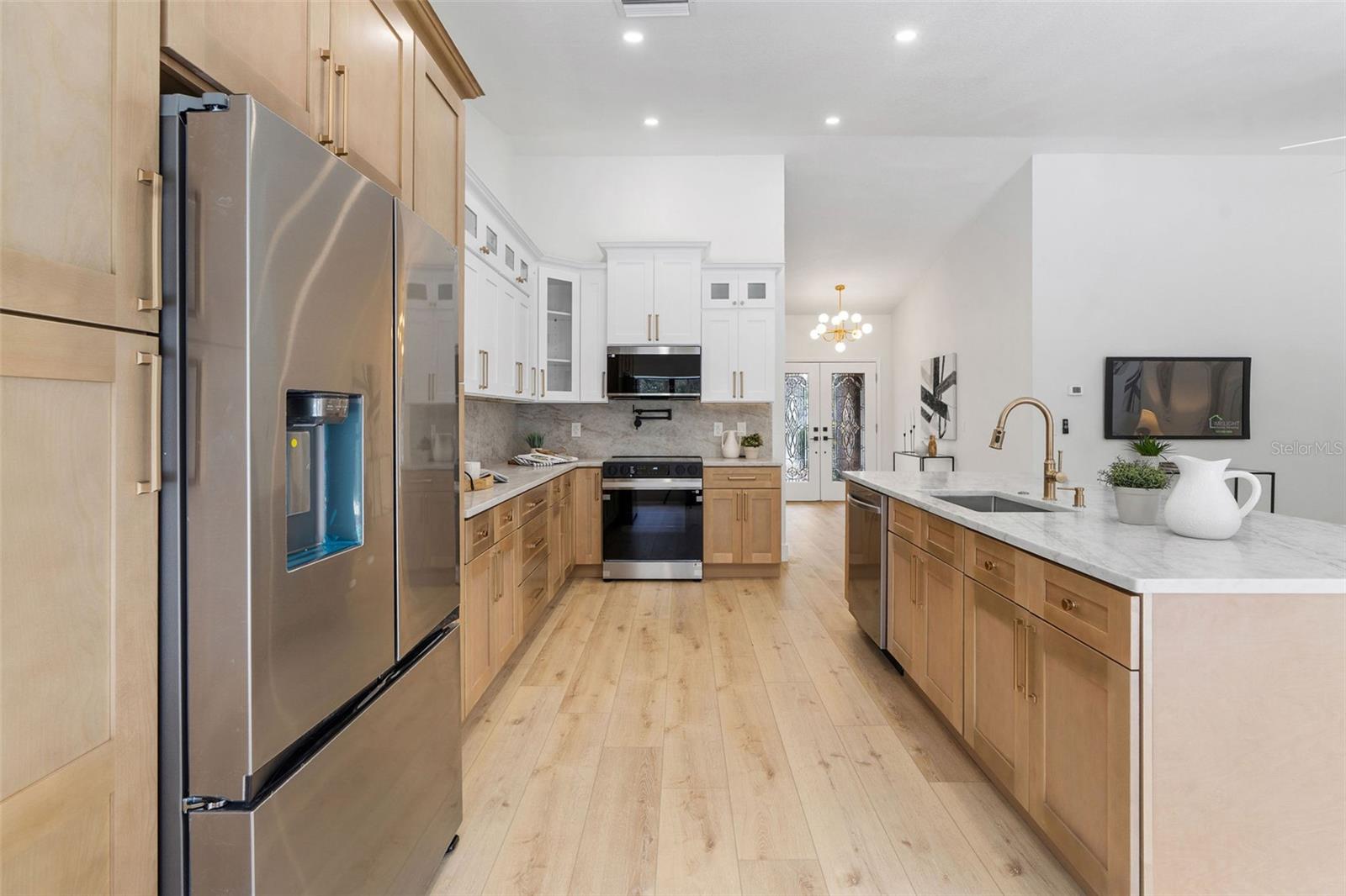 Listing photo id 9 for 346 Carson Lane