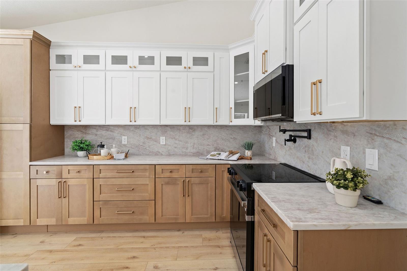 Listing photo id 11 for 346 Carson Lane