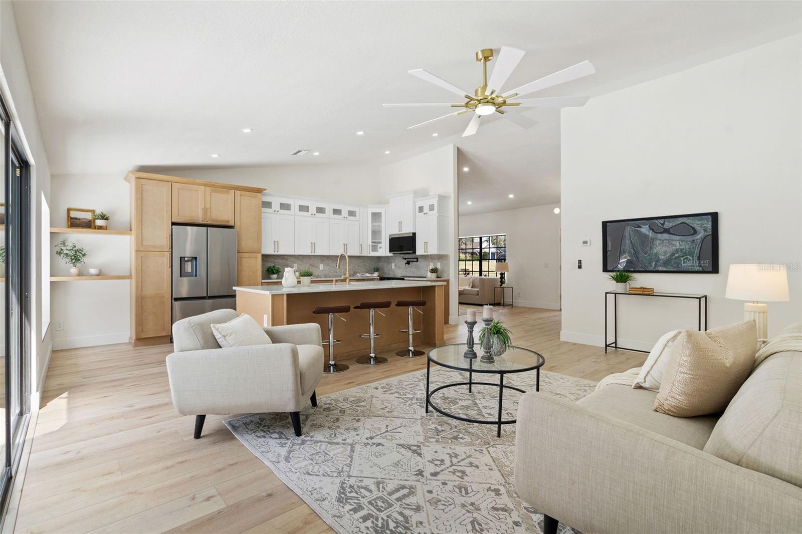 Listing photo id 12 for 346 Carson Lane