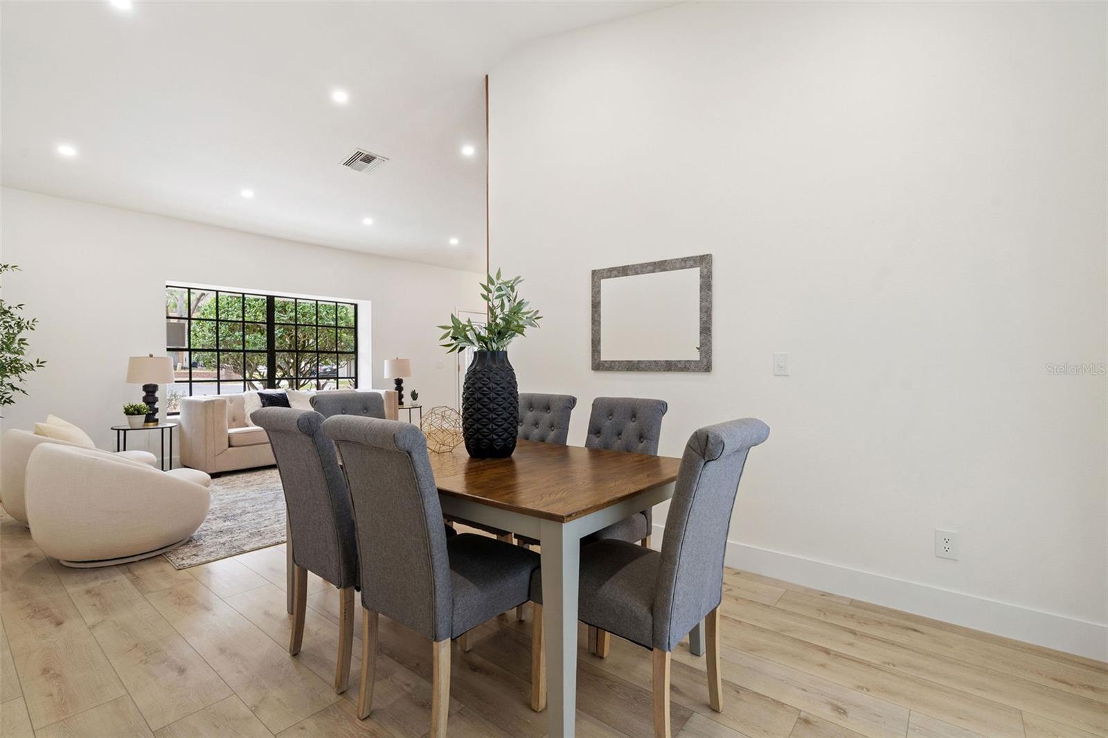 Listing photo id 14 for 346 Carson Lane