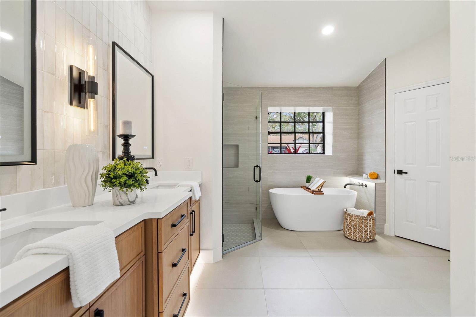 Listing photo id 17 for 346 Carson Lane