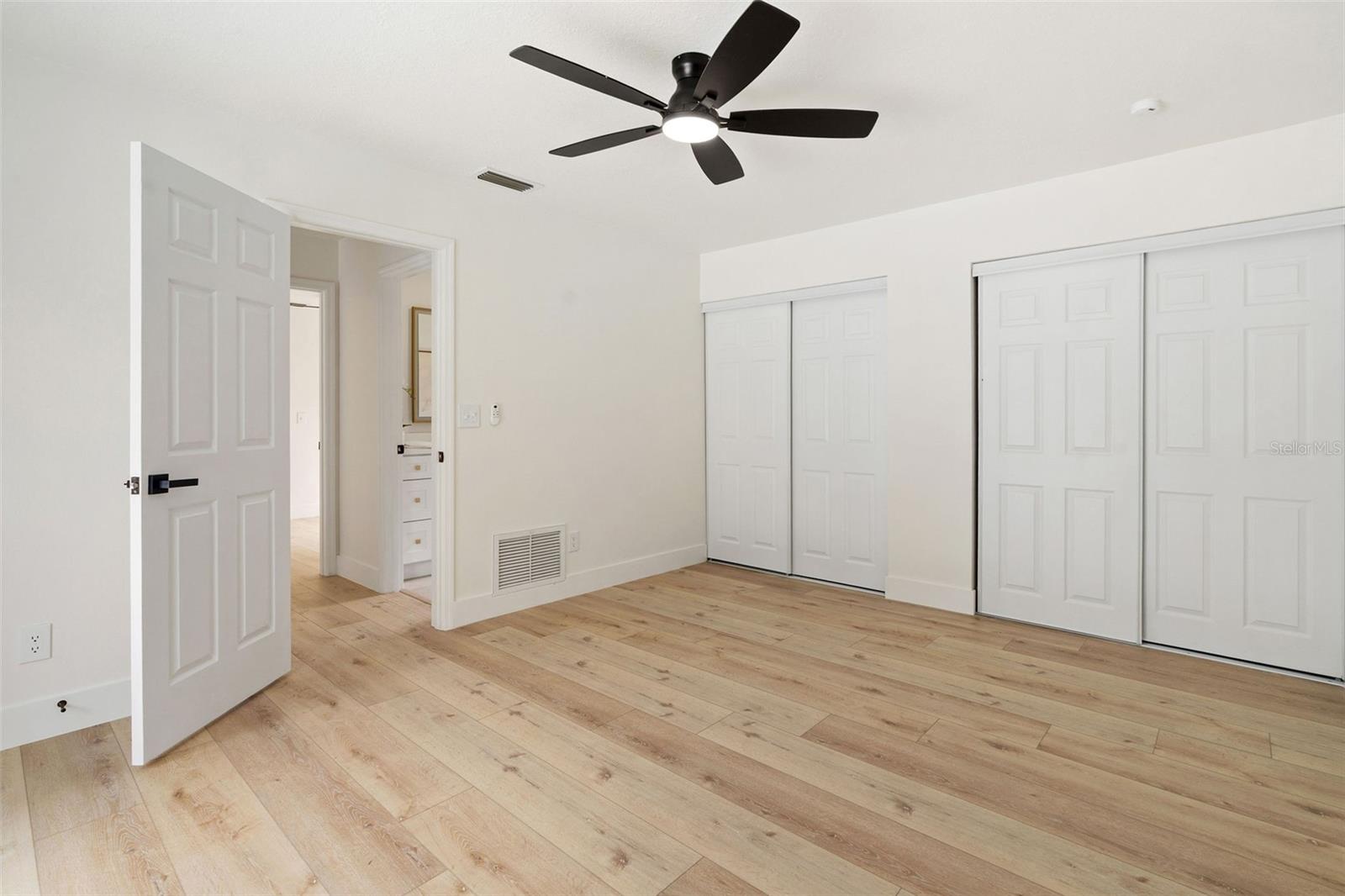 Listing photo id 23 for 346 Carson Lane