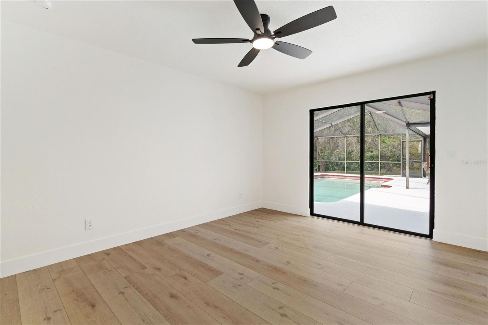 Listing photo id 24 for 346 Carson Lane