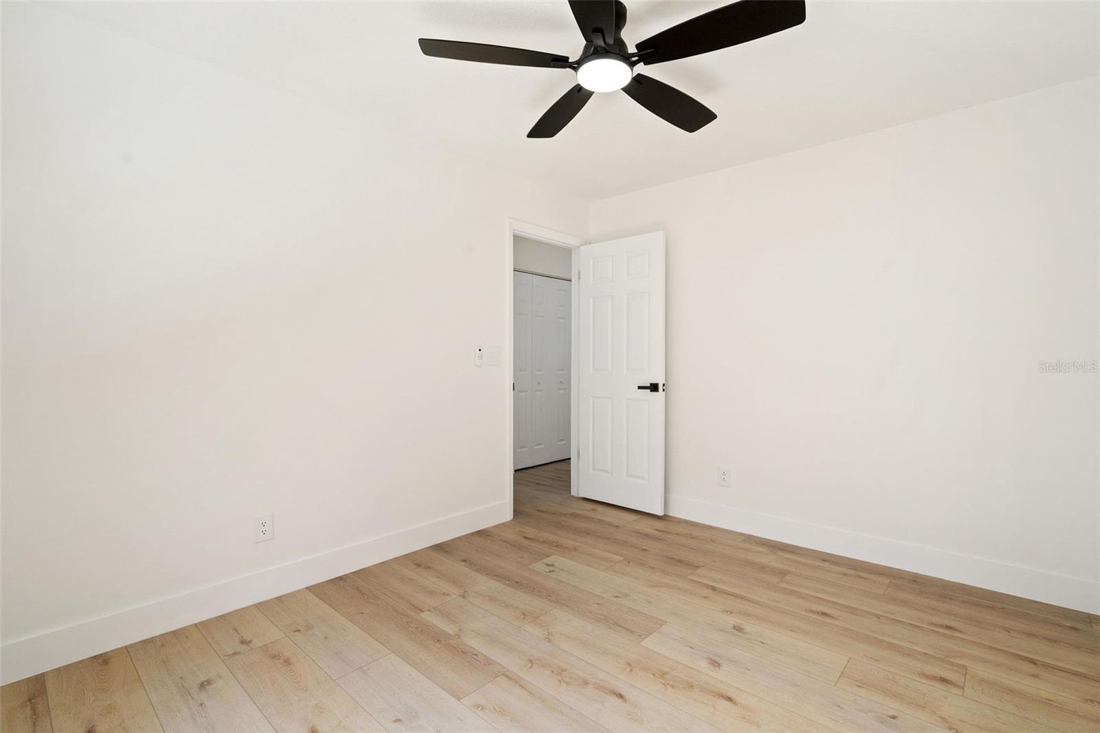 Listing photo id 26 for 346 Carson Lane