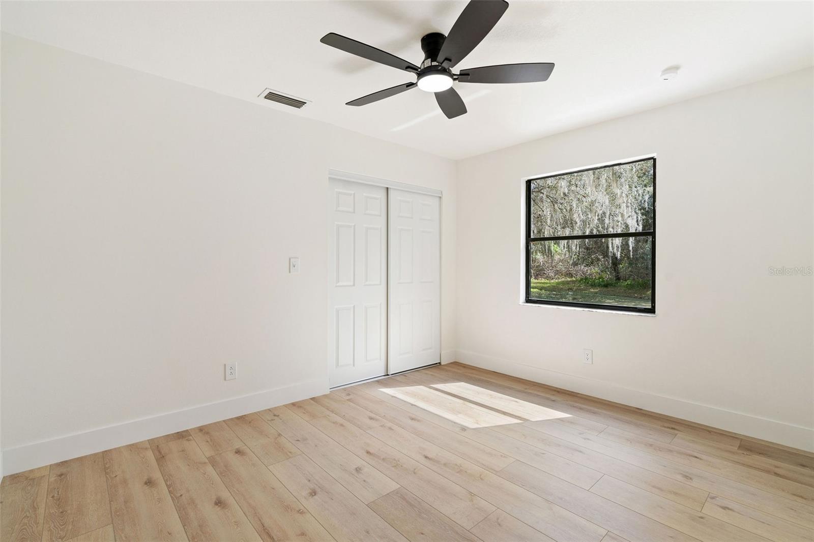 Listing photo id 27 for 346 Carson Lane