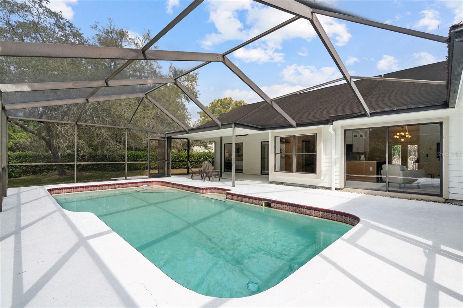 Listing photo id 29 for 346 Carson Lane